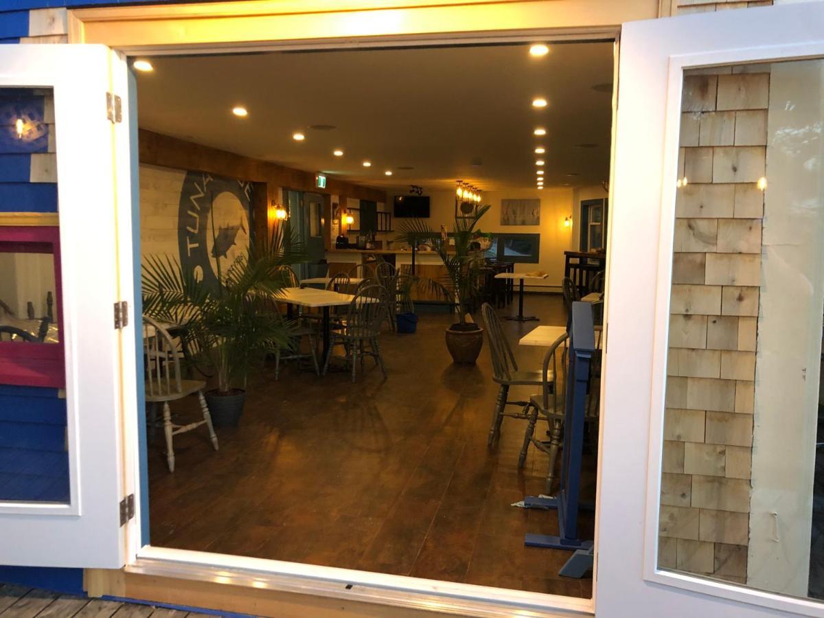 The Tuna Blue Inn Hubbards Extérieur photo